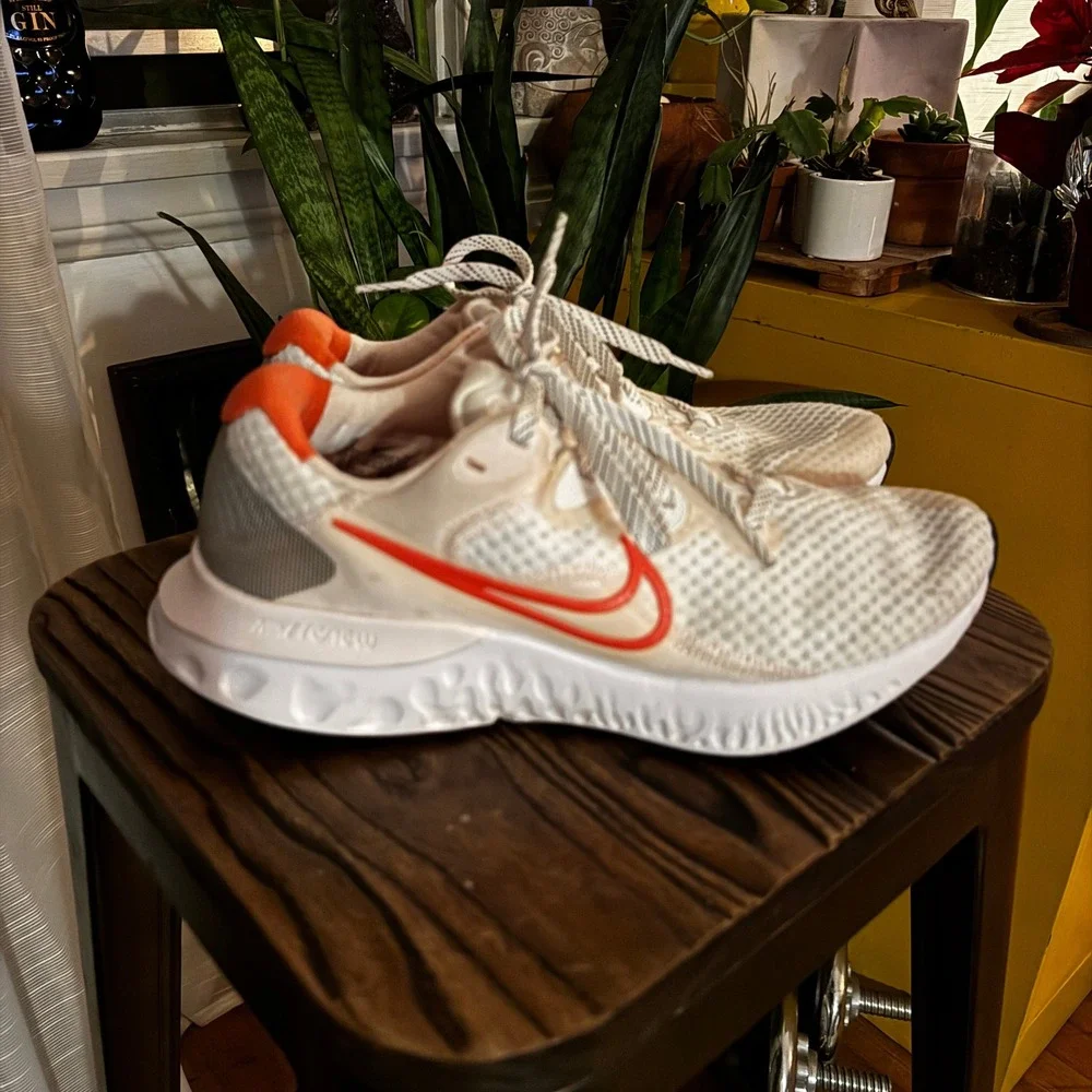 Nike Renew Run Women's Running Shoes‎ White Coral Size 9 - Picture 3 of 8
